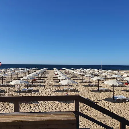 Monte Treasure - Beach, Wifi, Pool, Parking 아파트 몬뜨고르두